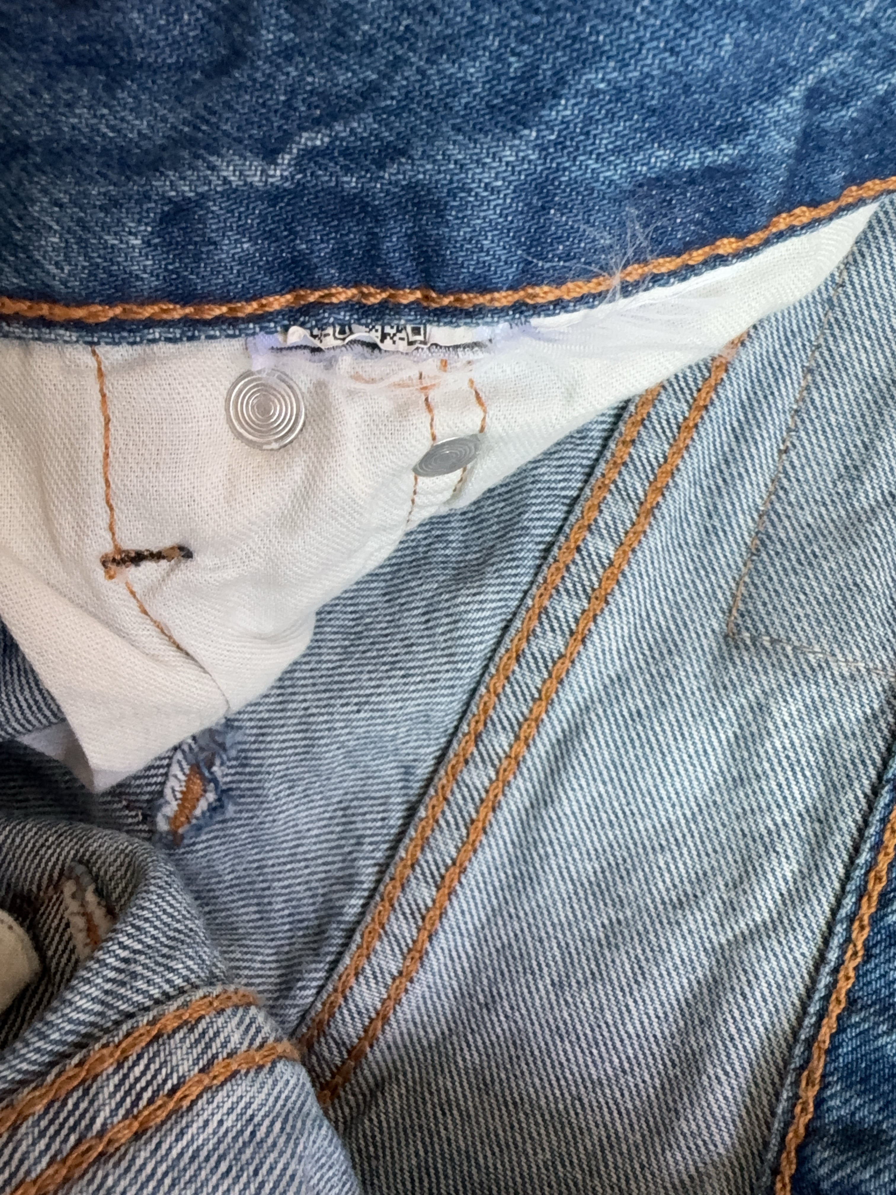 Vintage Levi Strauss & Co. Shorts (W32)