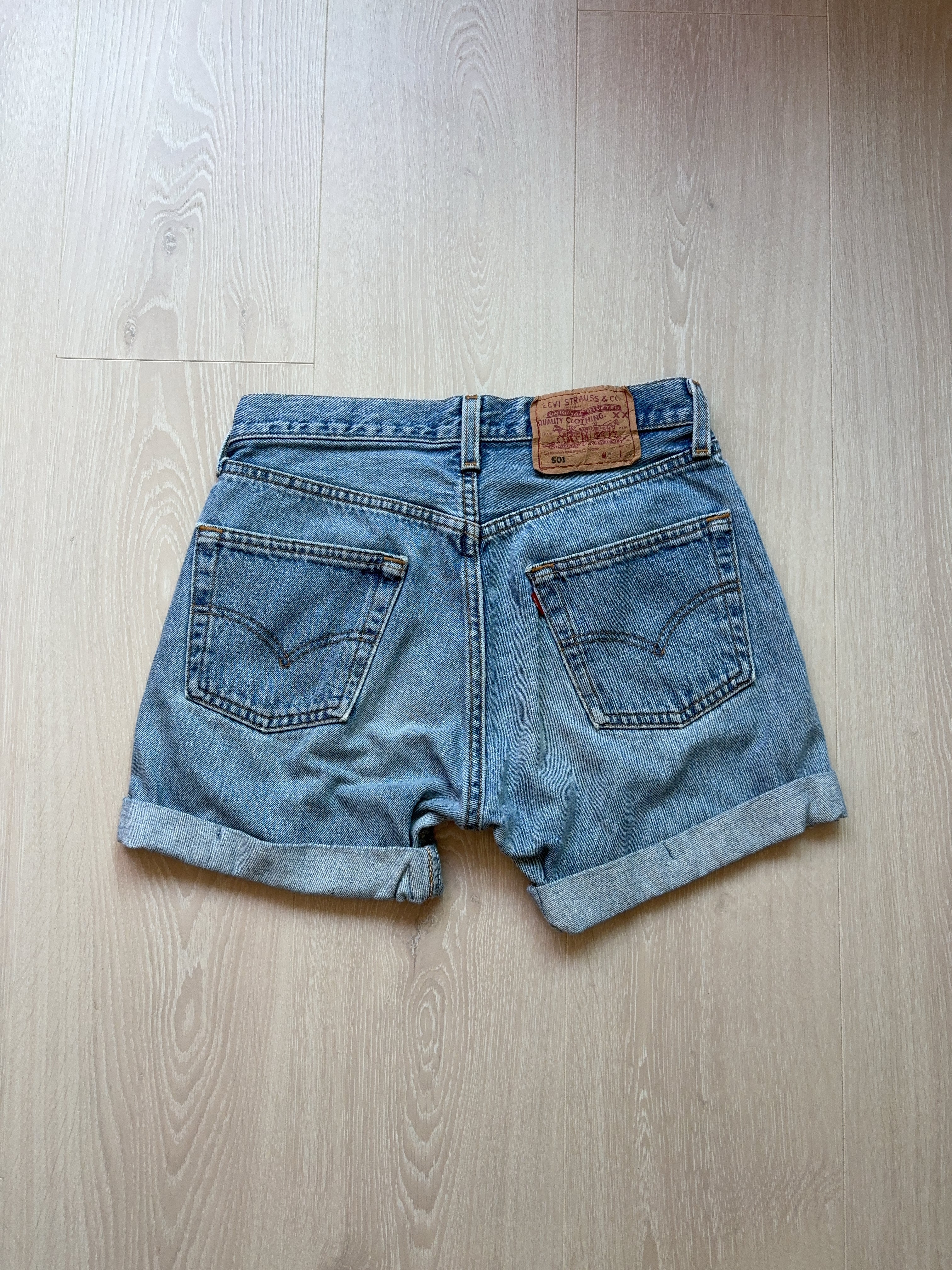 Vintage Levi's Bottom (W25)