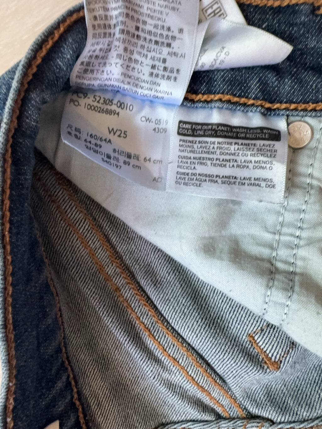 Vintage Levi's Shorts (W25)