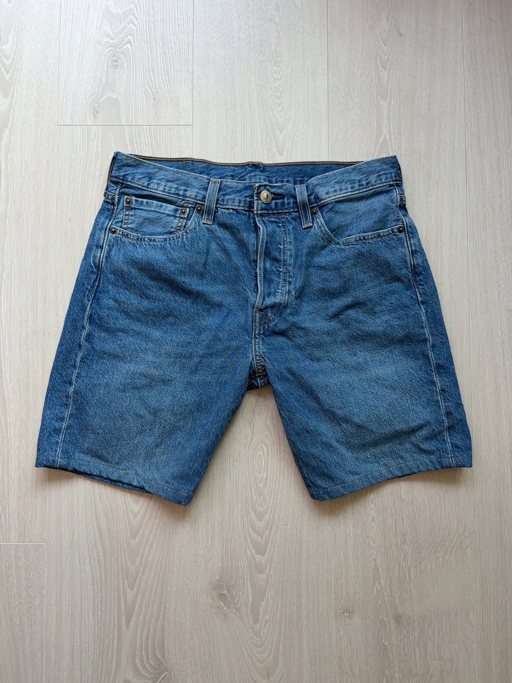 Vintage Levi Strauss & Co. Shorts (W32)