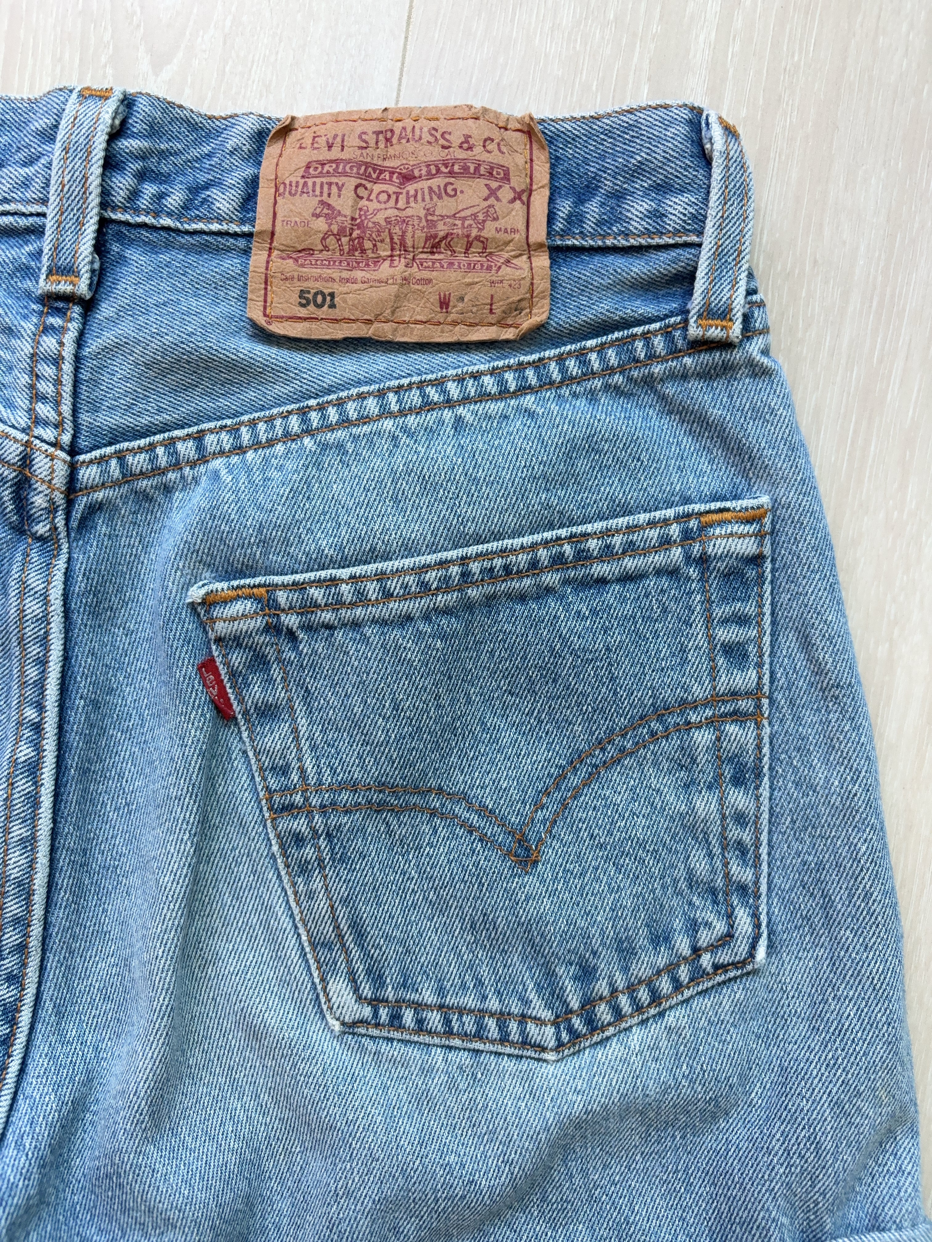 Vintage Levi's Bottom (W25)