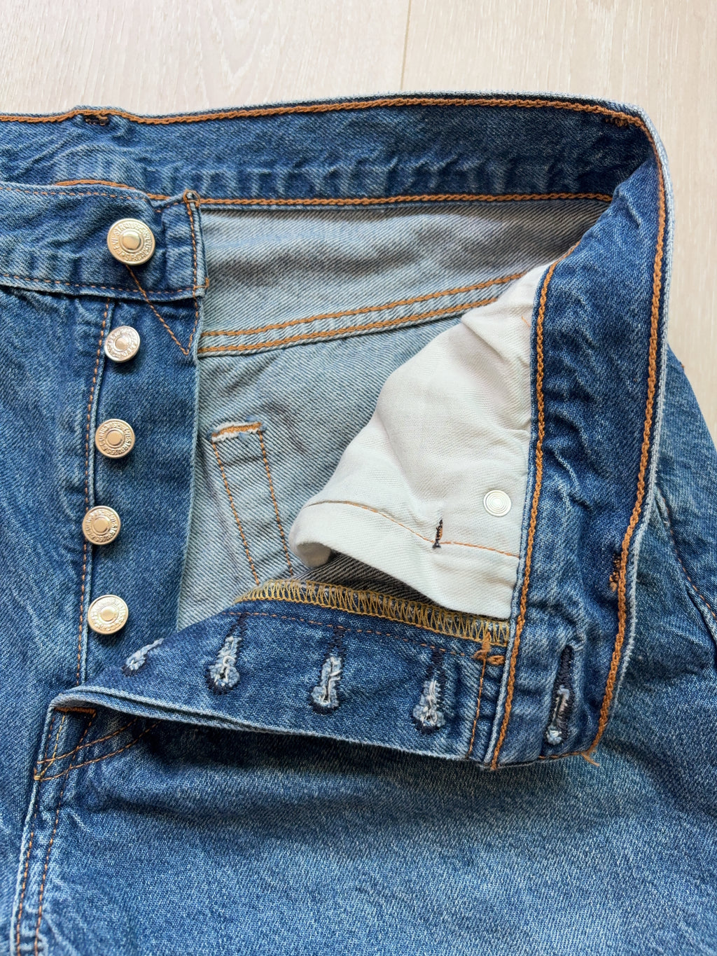 Vintage Levi Strauss & Co. Shorts (W32)