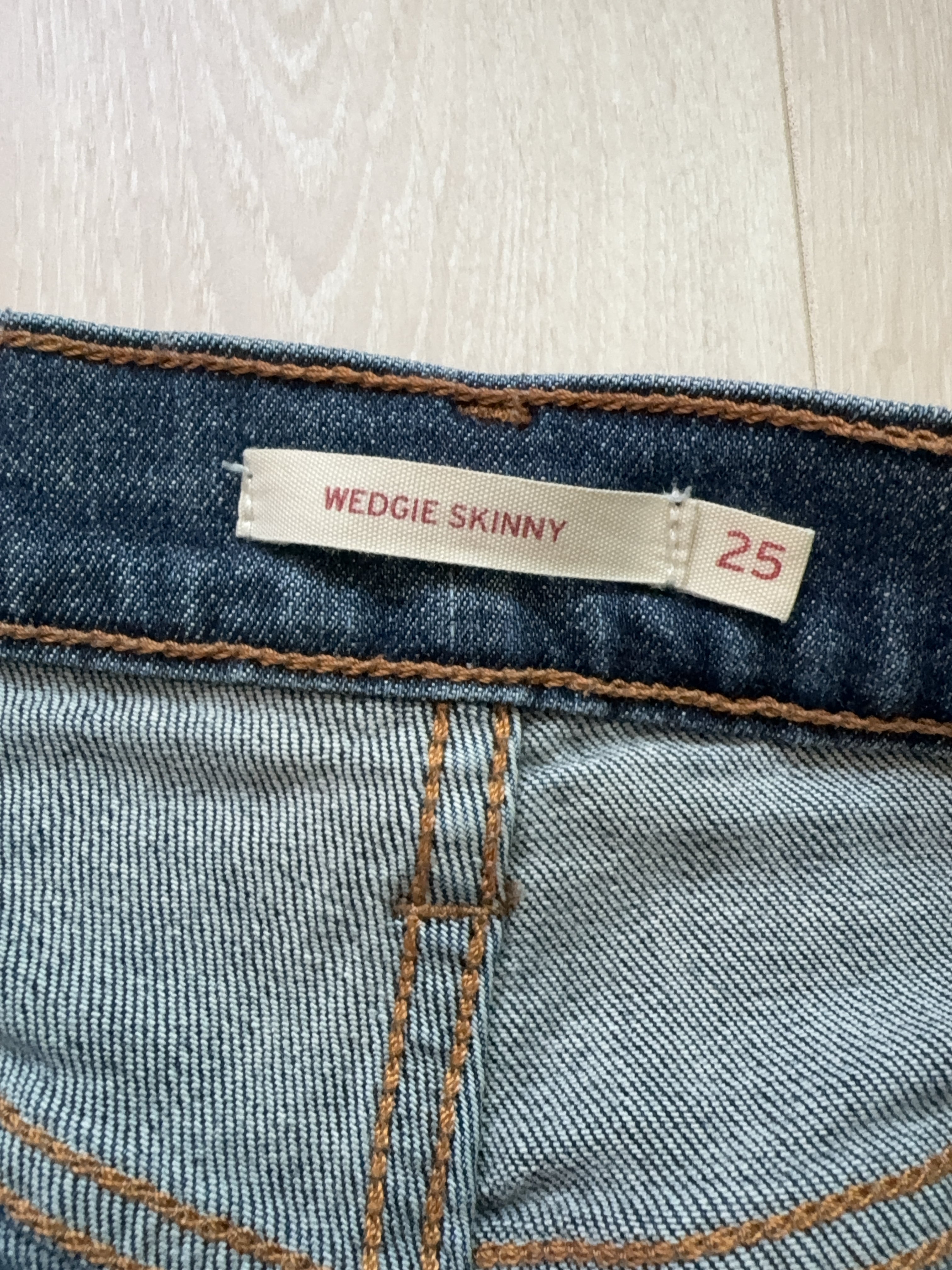 Vintage Levi's Shorts (W25)