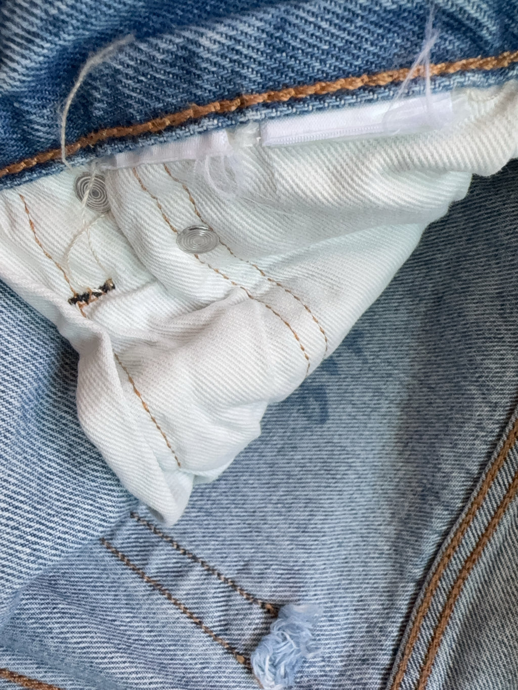 Vintage Levi Strauss & Co. Shorts (W32)