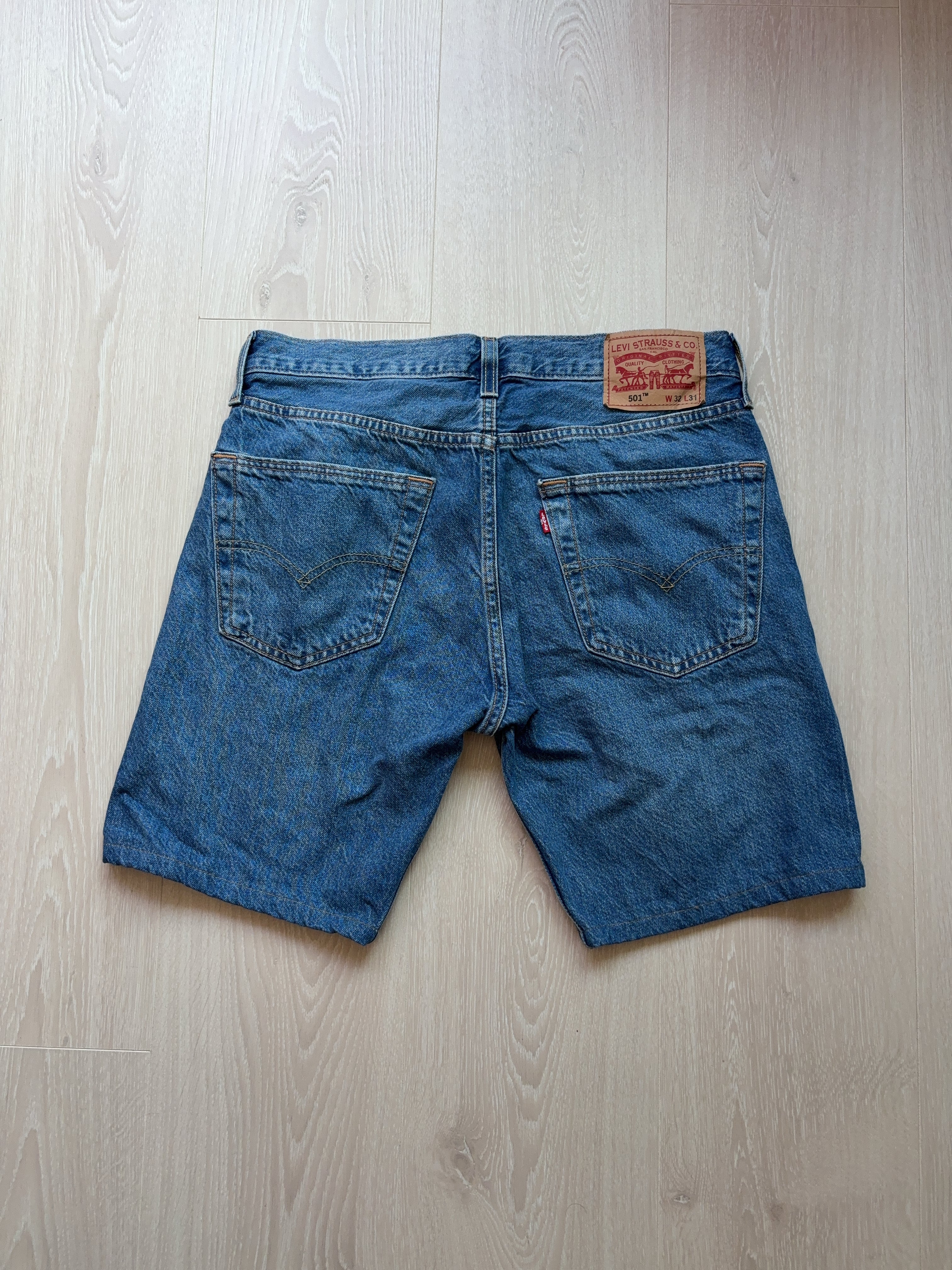 Vintage Levi Strauss & Co. Shorts (W32)