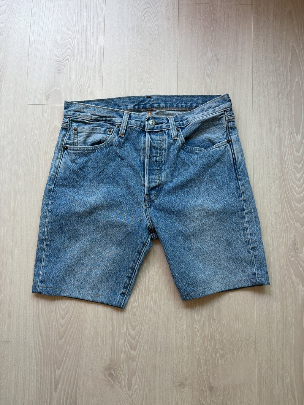 Vintage Levi Strauss & Co. Shorts (W32)