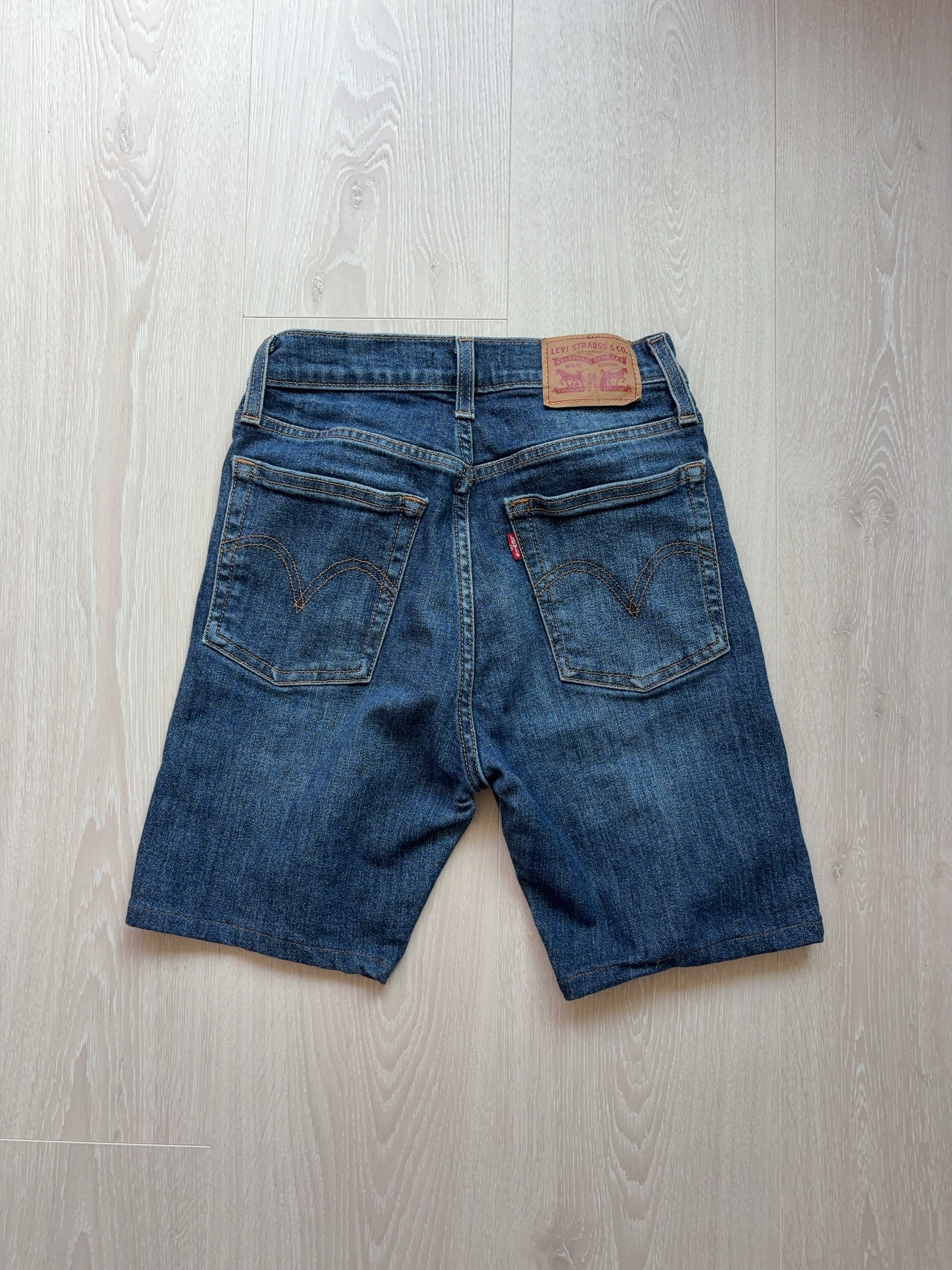 Vintage Levi's Shorts (W25)