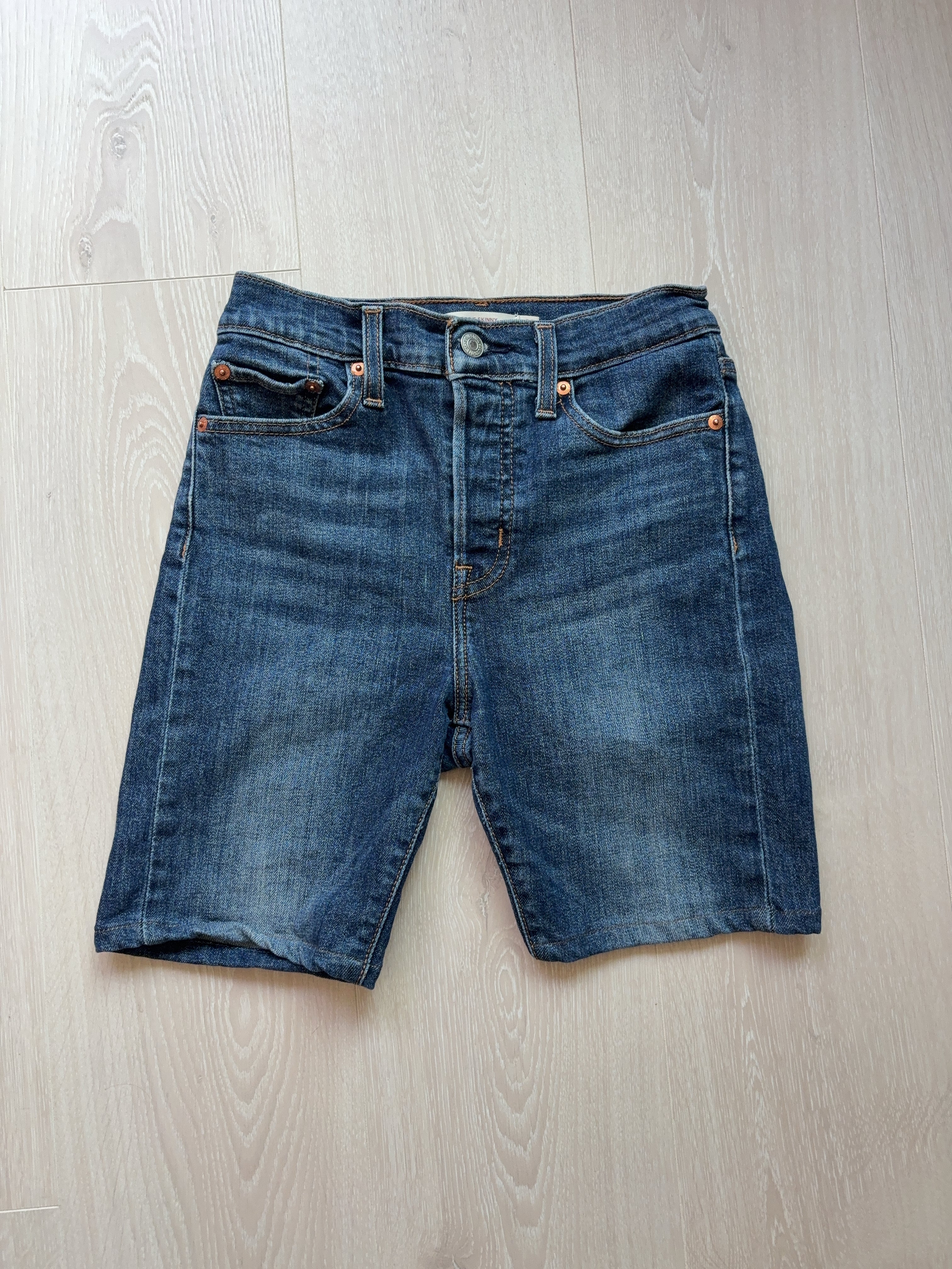 Vintage Levi's Shorts (W25)