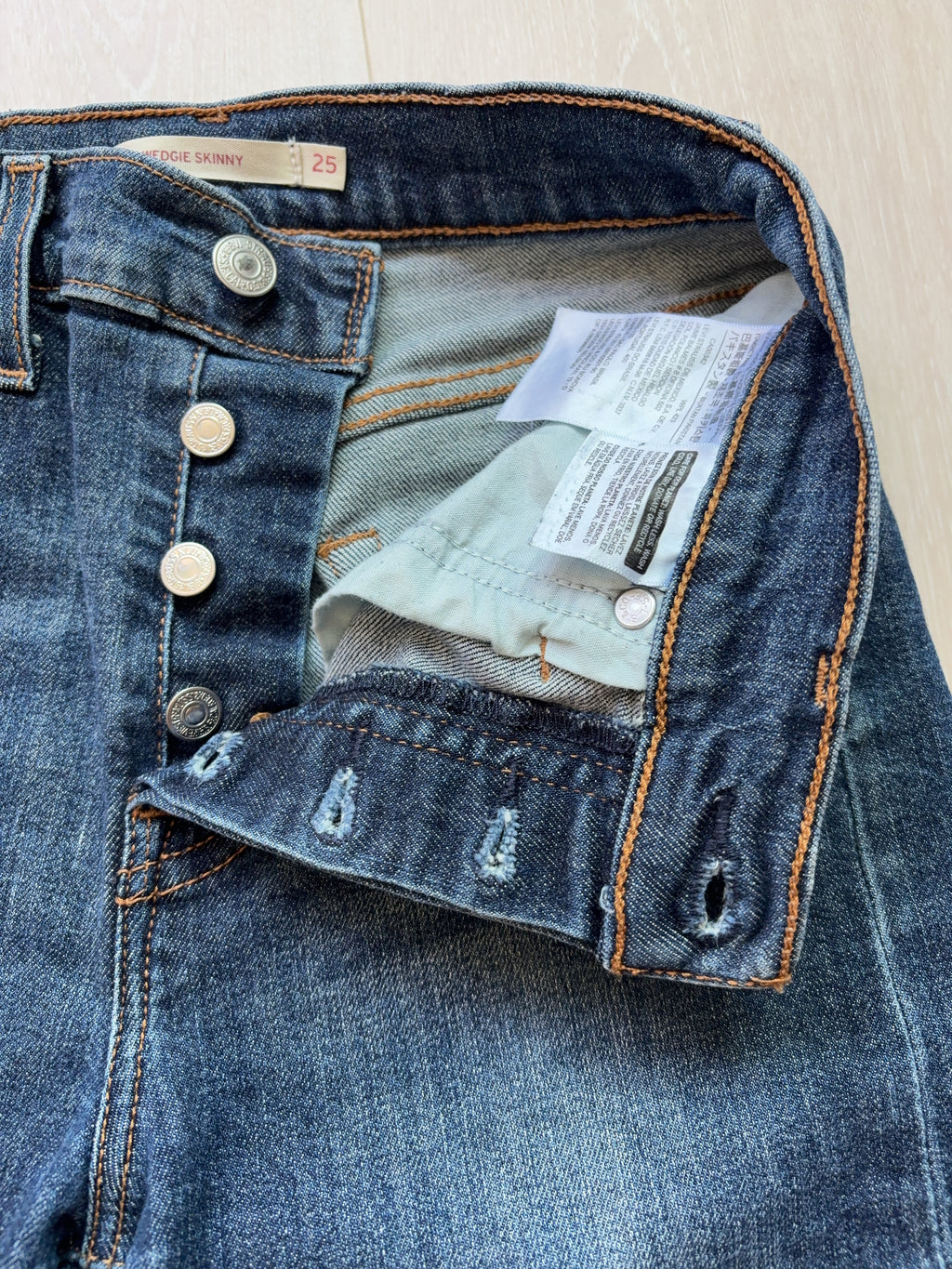 Vintage Levi's Shorts (W25)