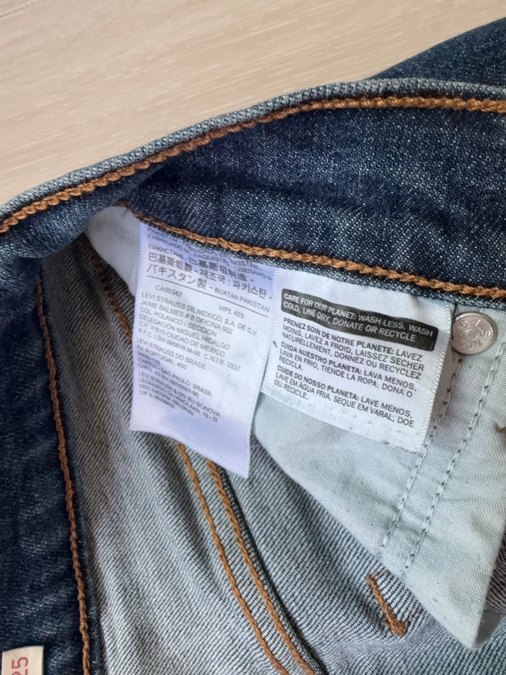 Vintage Levi's Shorts (W25)