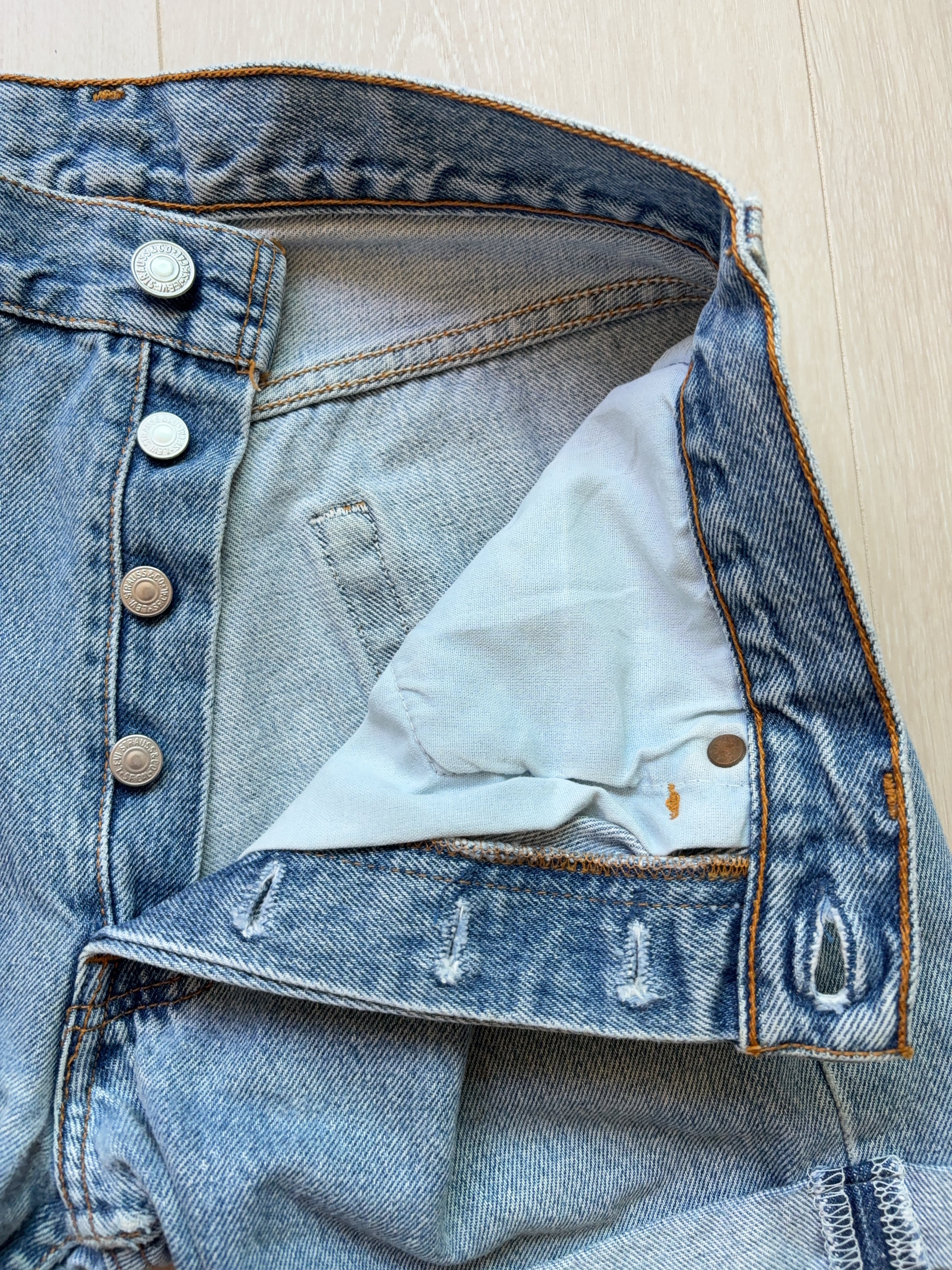 Vintage Levi's Bottom (W25)