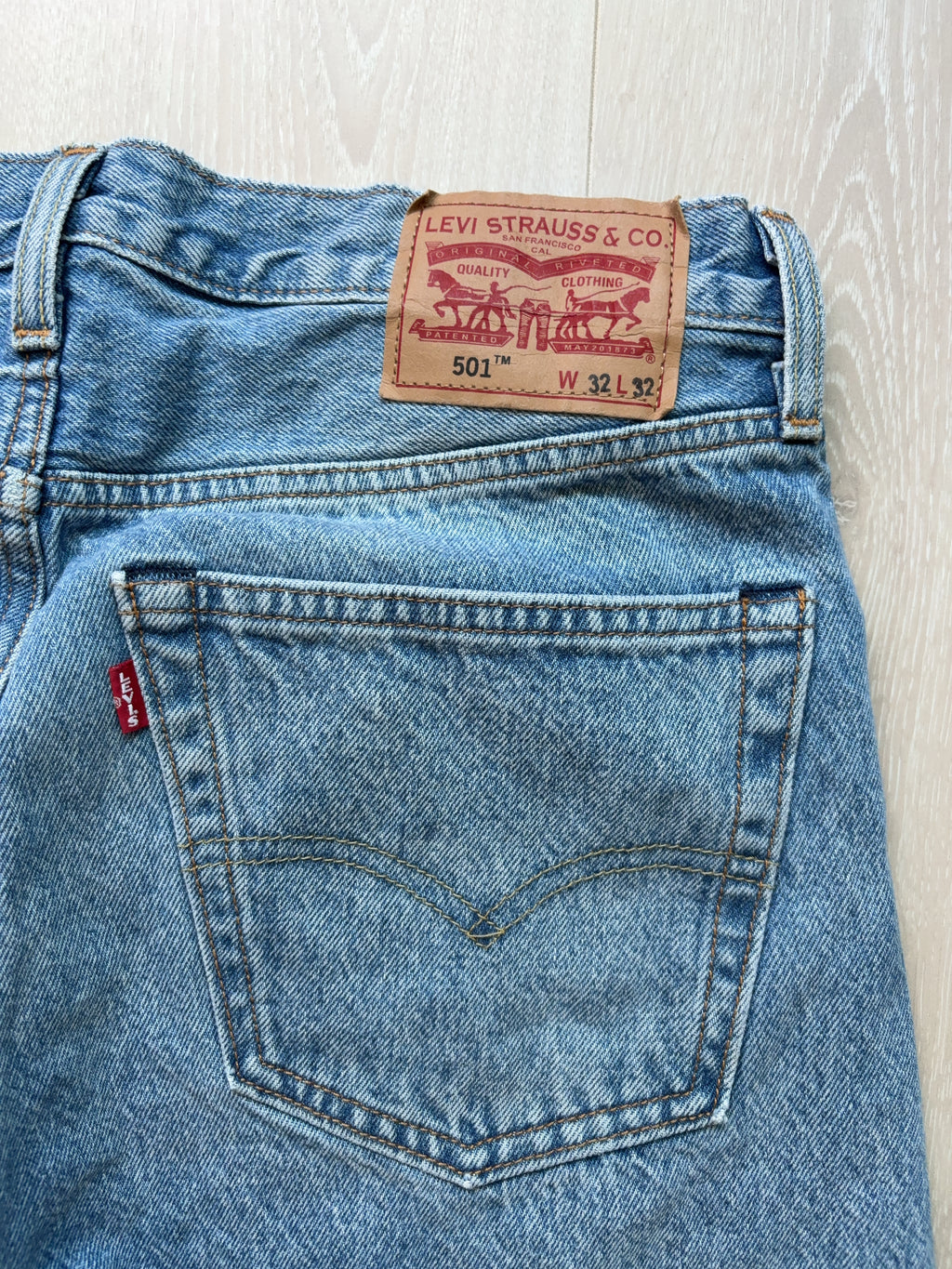 Vintage Levi Strauss & Co. Shorts (W32)