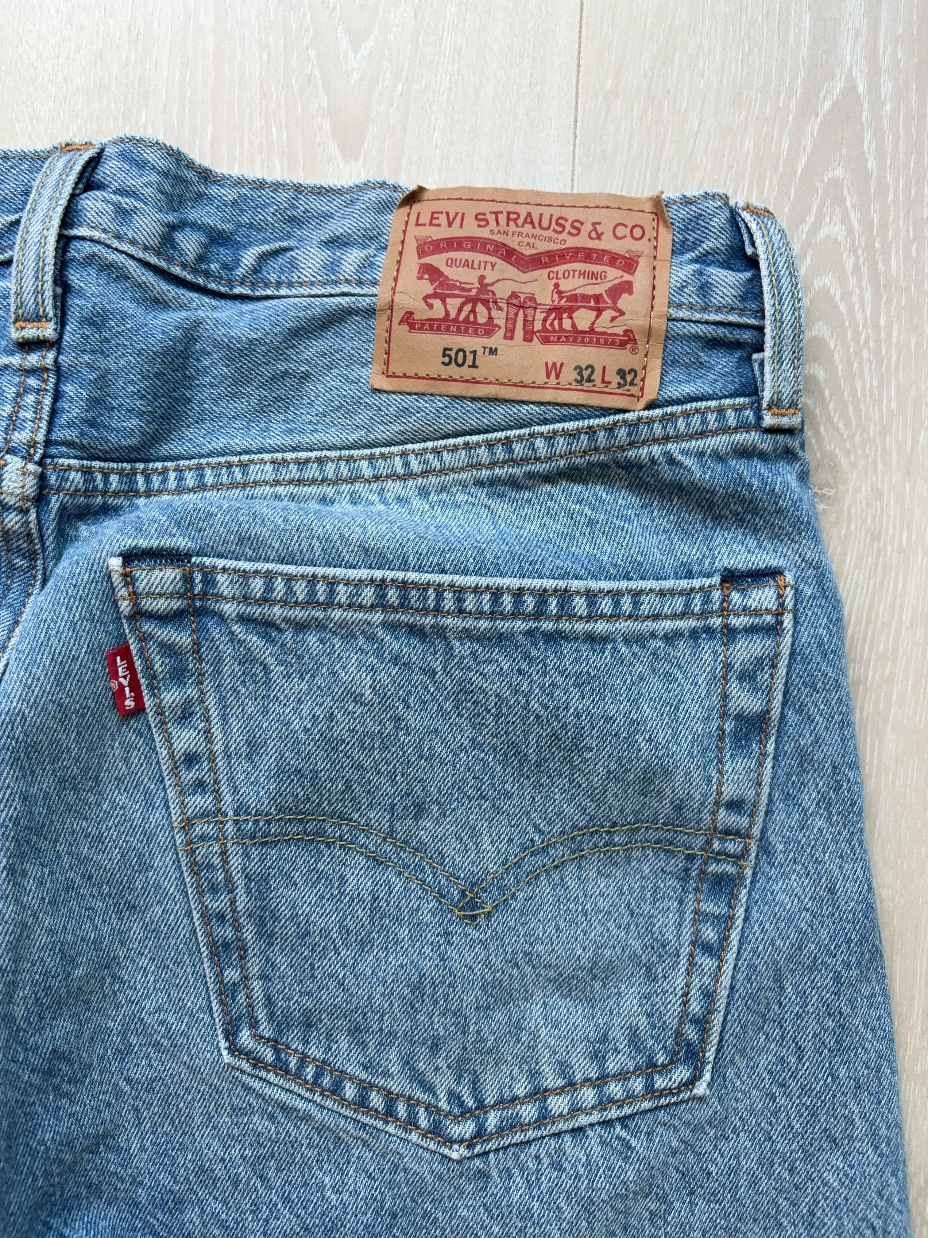 Vintage Levi Strauss & Co. Shorts (W32)