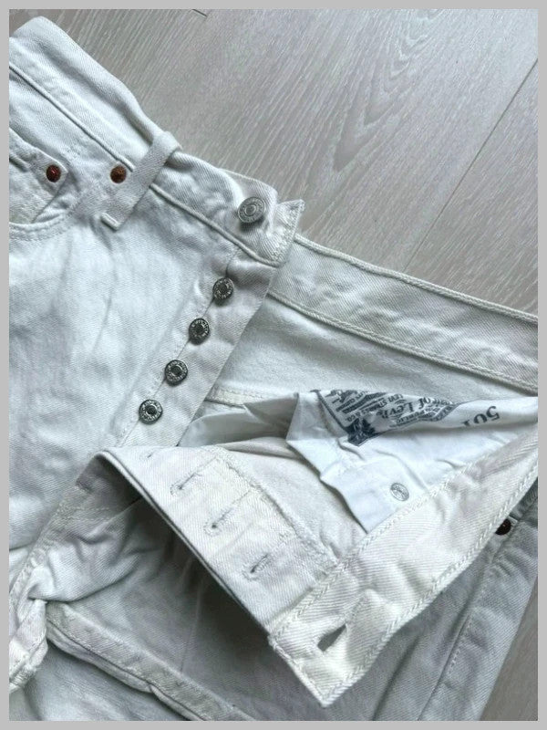 Levi's Women's White Shorts W28