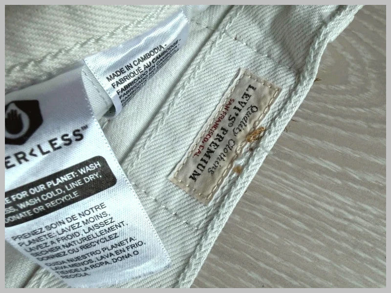 Levi's Women's White Shorts W28