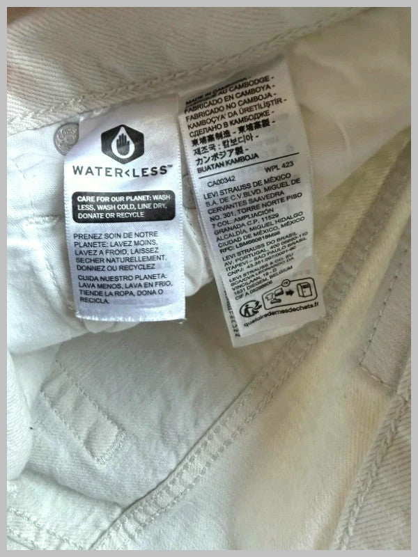 Levi's Women's White Shorts W28