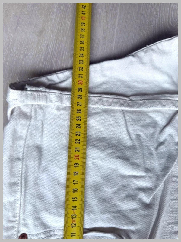 Levi's Women's White Shorts W28